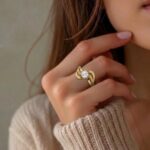 21 Carat Gold Diamond Ring - 2.29 Gram Twisted Band Solitaire - Image 2