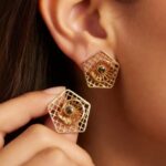 21K Gold Pentagon Stud Earrings - Grid & Flower Design, 1.030 Grams - Image 2