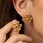 21K Gold Flower Filigree Stud Earrings - 0.810 Grams - Image 2