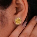 21K Gold Floral Filigree Stud Earrings with Red Gemstone - 0.980 Grams - Image 2