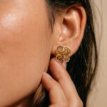 21K Gold Filigree Flower Stud Earrings - 0.780  Grams - Image 2