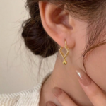 21 Carat Gold Square Filigree Two-Tone Hoops | 3.460g - Image 2