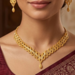 21 Carat Gold Filigree Leaf Necklace and Earring Set | 16.150g - Image 2