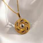 21 Carat Gold Swirl Filigree Round Locket with Two-Tone Center | 3.510g
