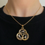 21 Carat Gold Two-Tone Flower Circle Filigree Locket Pendant | 3.310g - Image 2
