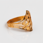 21 Carat Gold Women's Pointed Dome Filigree Ring with Ribbed Band