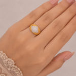 21 Carat Gold Textured Oval Filigree Ring - Image 2